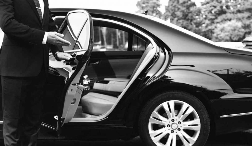 what-to-expect-hiring-a-luxury-personal-driver-for-a-corporate-event