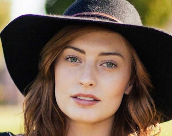 Hats for Oval-Shaped Faces