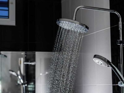 Rail shower head