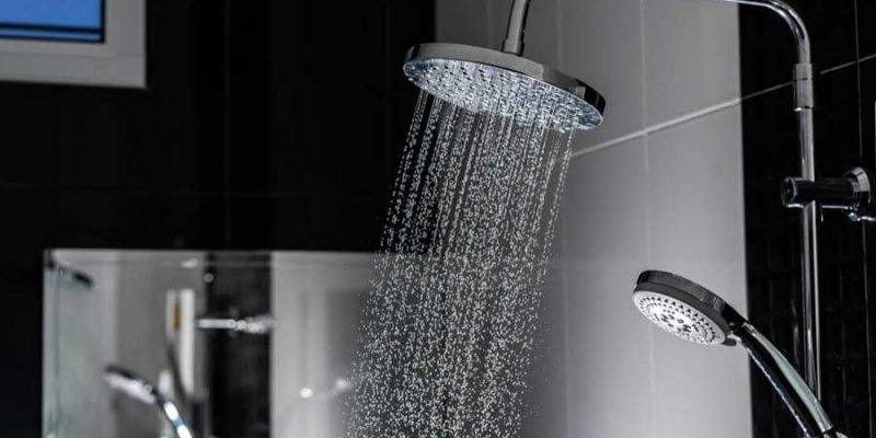 Rail shower head