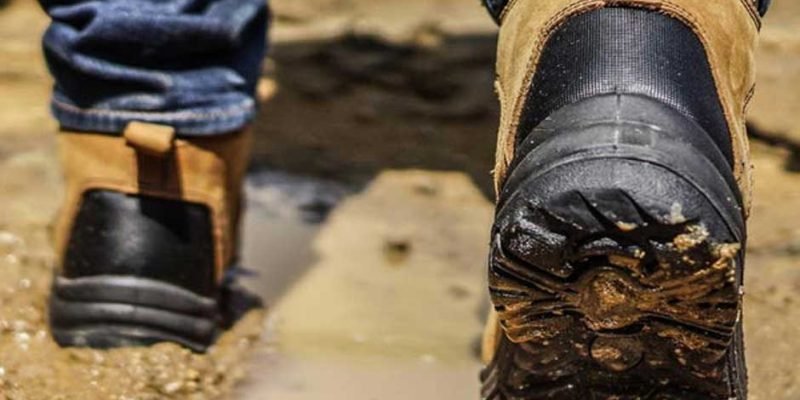 Dry Steel Toe Boots With a Portable Dryer